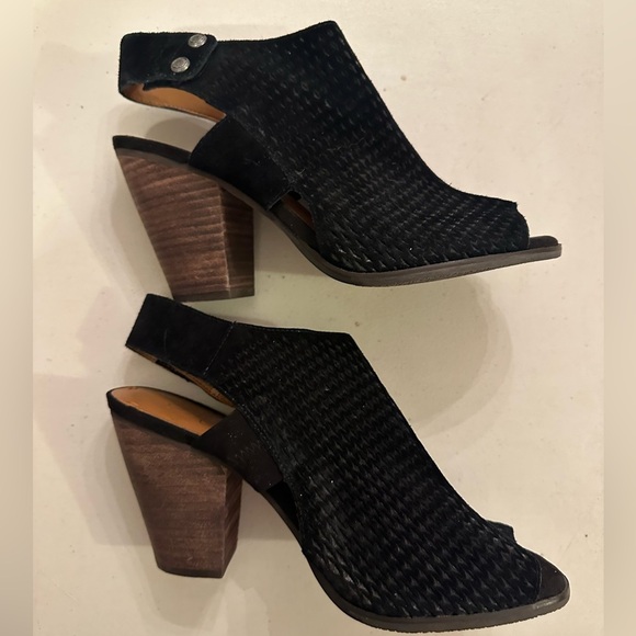 Arturo Chiang Janel High Heel size 8 M Perforated Leather Peep-toe Sandals - Picture 3 of 9